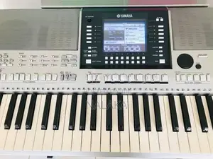Yamaha PSR S710