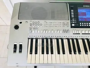 Yamaha PSR S710