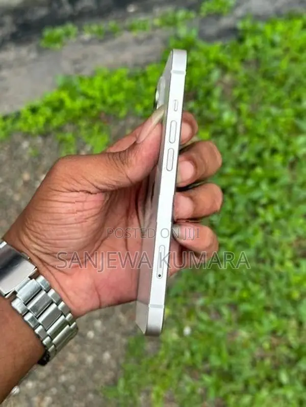 Apple iPhone 13 (Used)