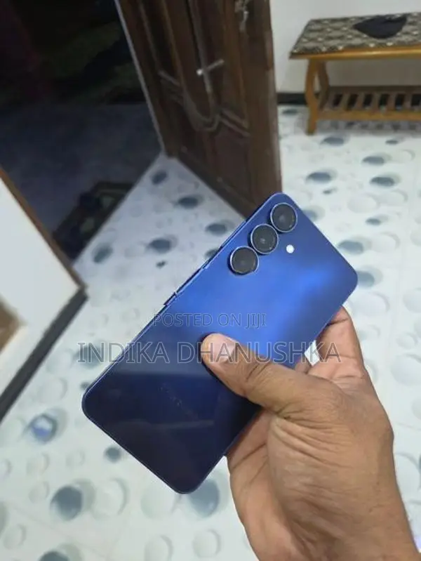 Samsung Galaxy S25 (Used)