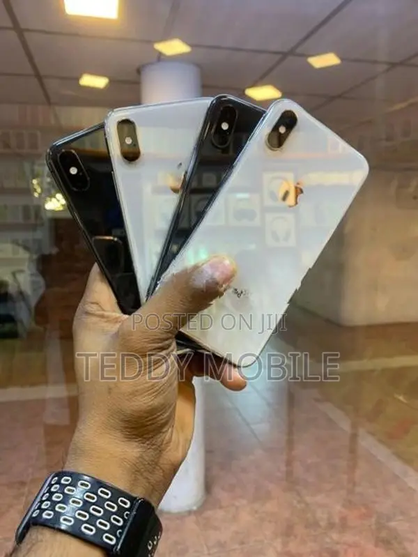 Apple iPhone XS (Used)