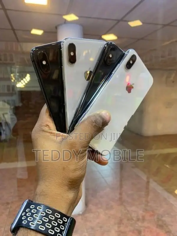 Apple iPhone XS (Used)