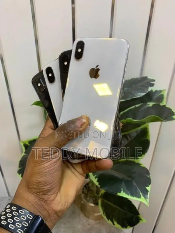 Apple iPhone XS (Used)
