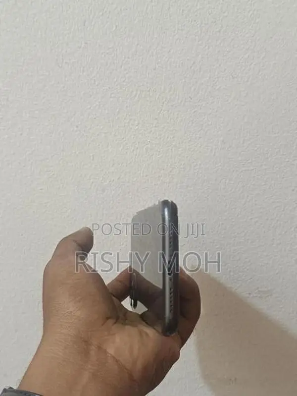Apple iPhone 11 ZP/A (Used)