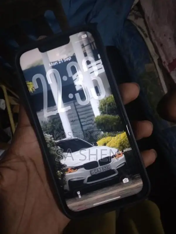 Apple iPhone 13 (Used)