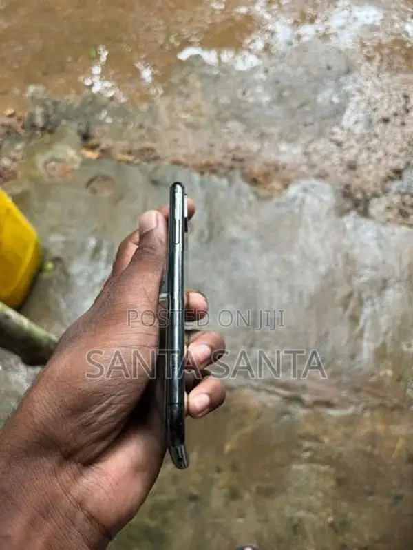 Apple iPhone XS (Used)