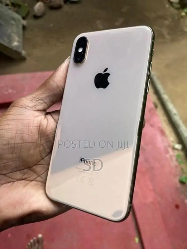 Apple iPhone XS (Used)