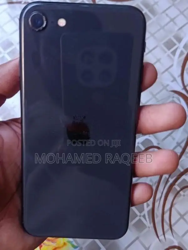 Apple iPhone SE 2 (Used)