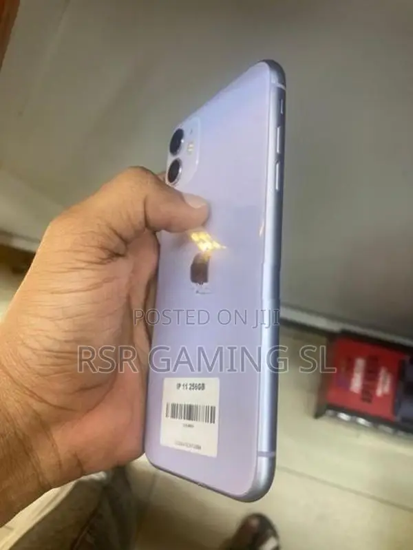 Apple iPhone 11 (Used)