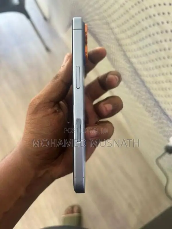 Apple iPhone 17 (Used)