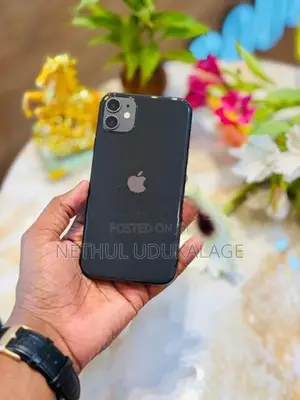 Apple iPhone 11 64GB (Black) (Used)