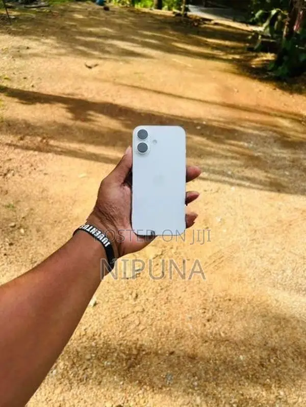 Apple iPhone 16 (Used)