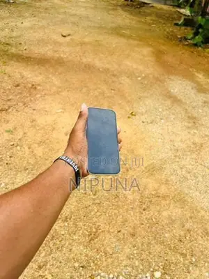Apple iPhone 16 (Used)