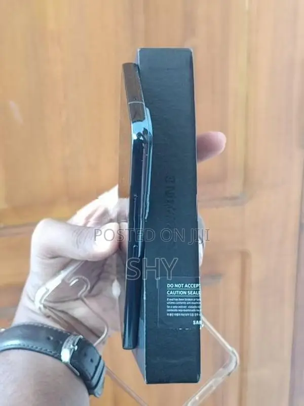 Samsung Galaxy S22 (Used)