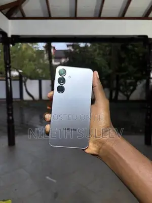 Samsung Galaxy S25 (Used)