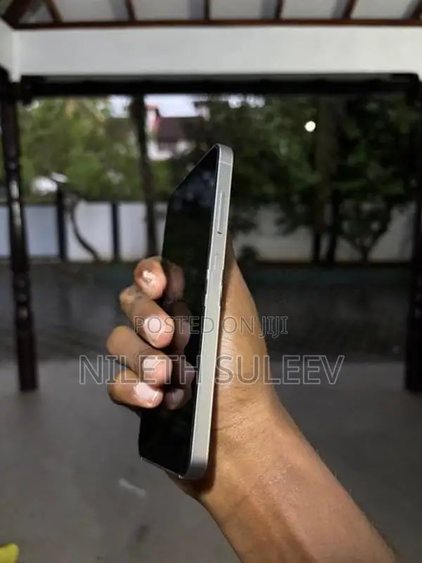 Samsung Galaxy S25 (Used)