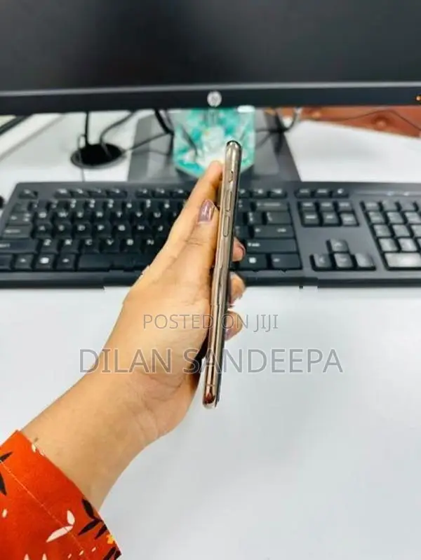 Apple iPhone XS (Used)