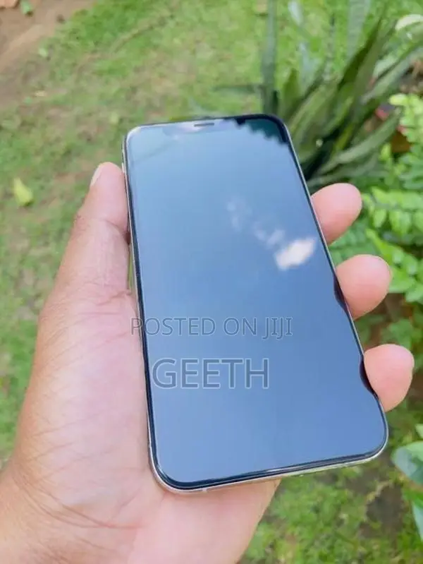 Apple iPhone XS 64GB (Used)