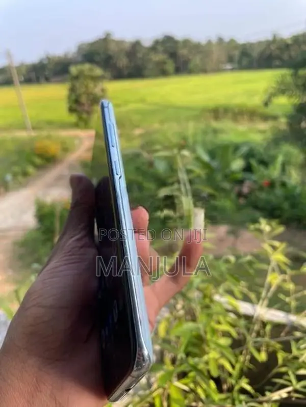 Samsung Galaxy S20 (Used)