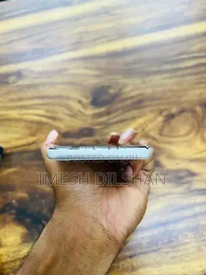 Apple iPhone SE 2 (Used)