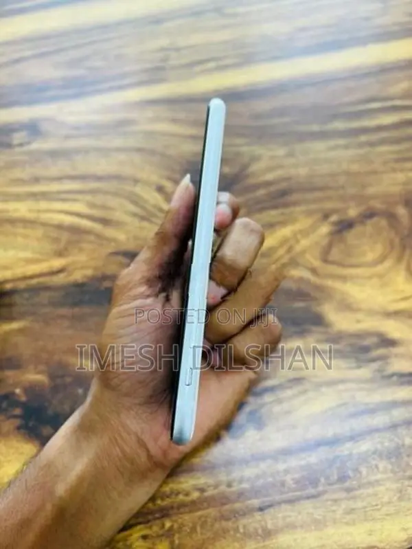Apple iPhone SE 2 (Used)