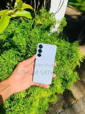 Samsung Galaxy S25 (Used)