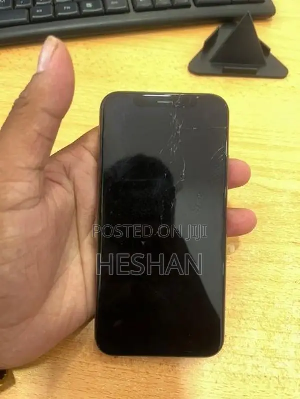 Apple iPhone XS (Used)