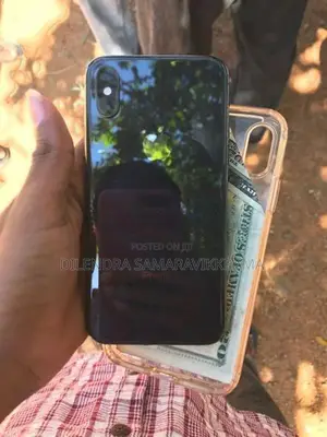 Apple iPhone XS (Used)