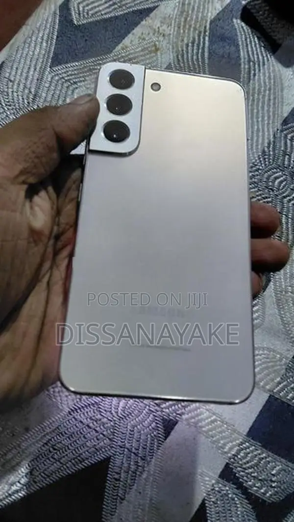 Samsung Galaxy S22 (Used)