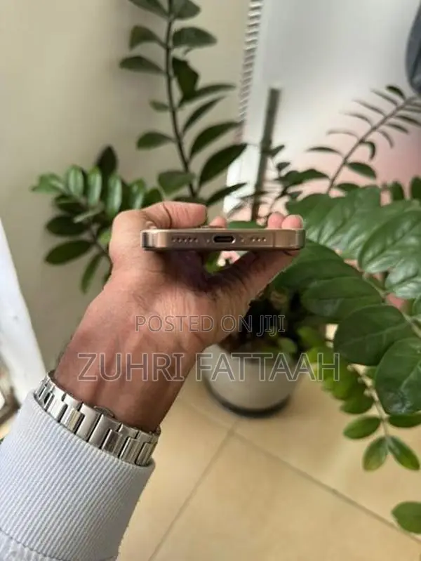 Apple iPhone 16 Pro (Used)