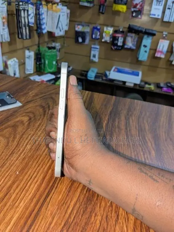 Apple iPhone 12 (Used)