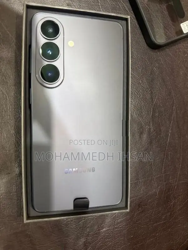 Samsung Galaxy S26 (Brand New)