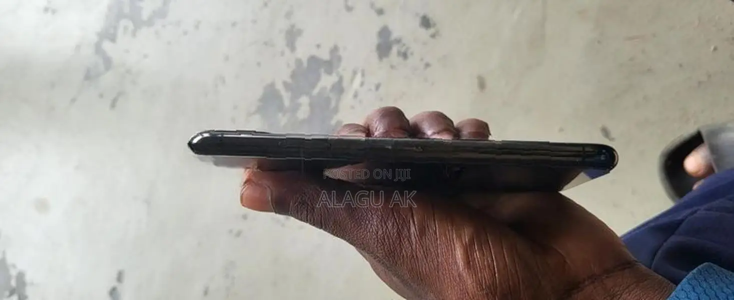 Apple iPhone X (Used)