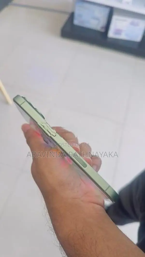 Apple iPhone 17 (Used)