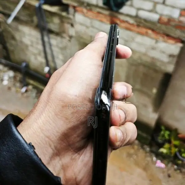 Apple iPhone XS (Used)