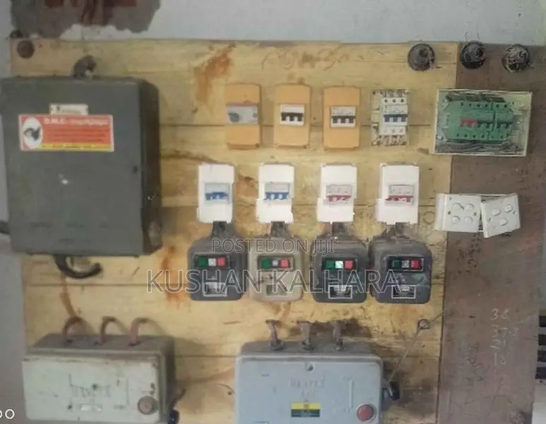 වී කොටන යන්ත්‍රය ඇතුළු අමතර කොටස්