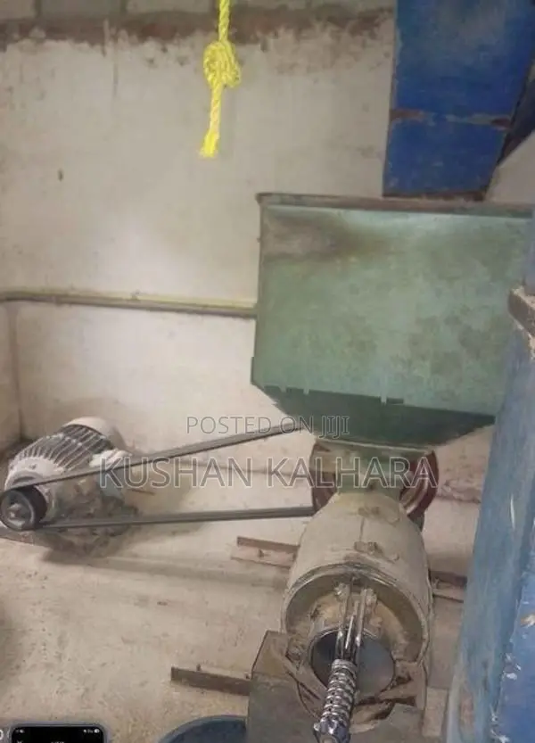 වී කොටන යන්ත්‍රය ඇතුළු අමතර කොටස්