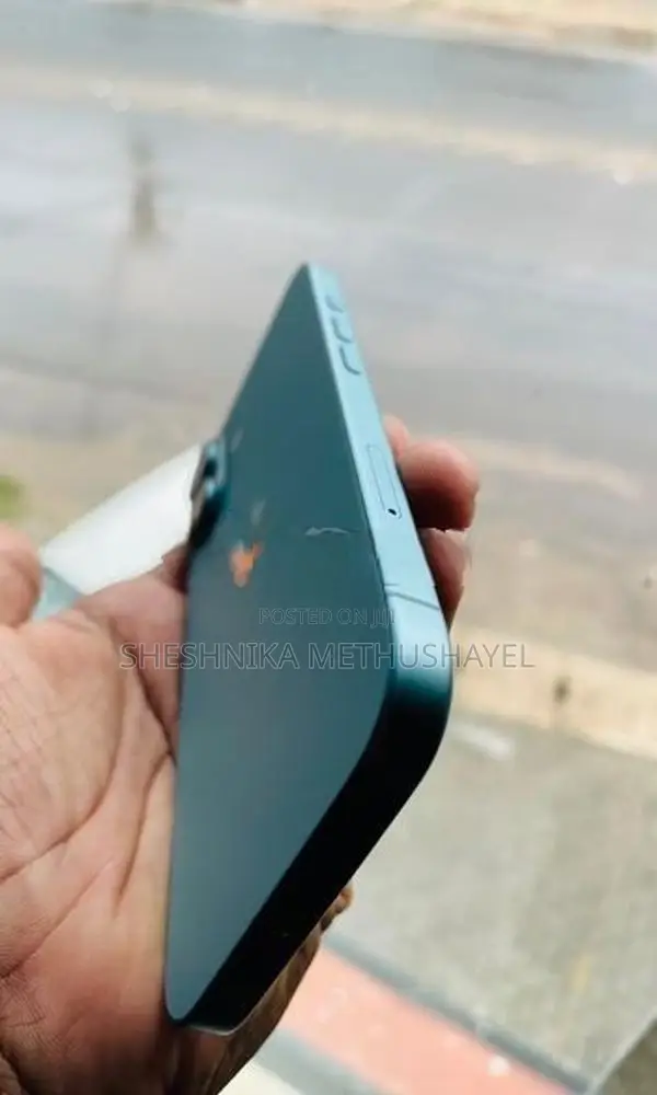 Apple iPhone 16 (Used)