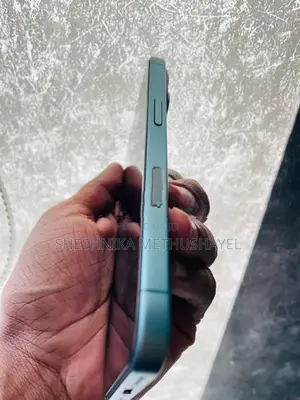 Apple iPhone 16 (Used)