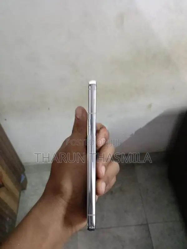 Samsung Galaxy S22 (Used)