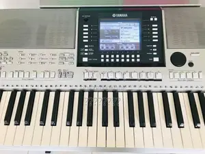 Yamaha PSR S710