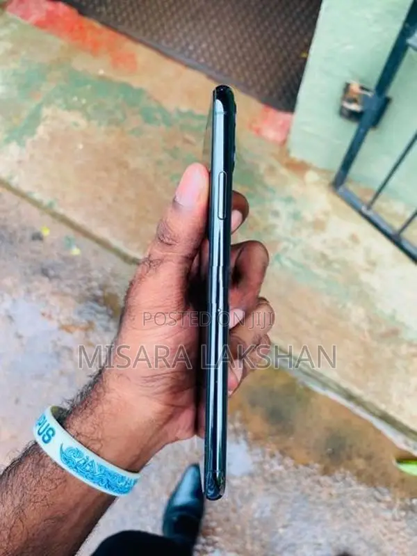 Apple iPhone 11 Pro Max (Used)