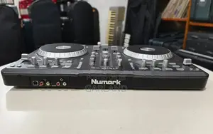 Numark Mixtrack Pro DJ Controller-Japan