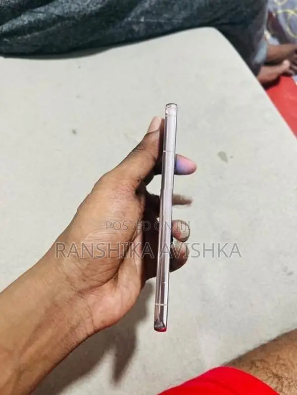 Samsung Galaxy S22 (Used)