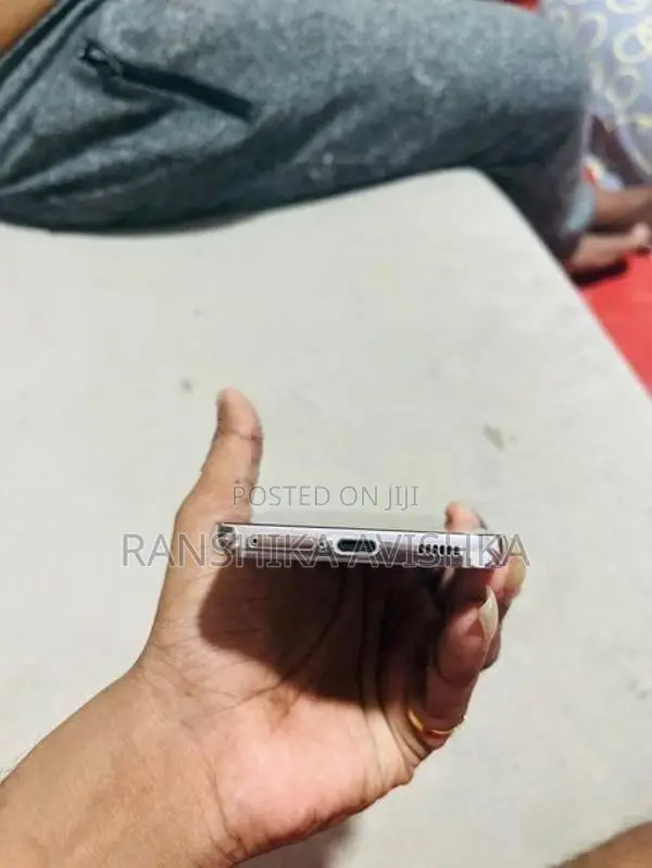 Samsung Galaxy S22 (Used)