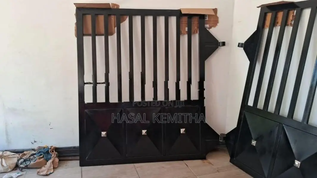 Main Iorn Gates 9ft 5ft