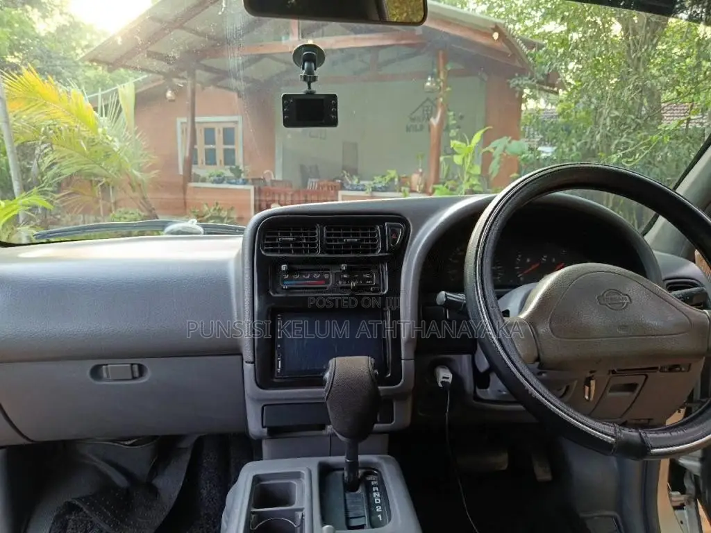 Nissan Serena VX GA 16 2000 Van (Used)
