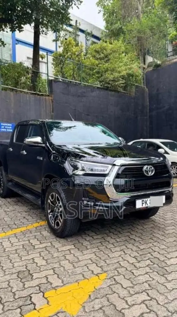 Toyota Hilux V Grade 2025 Pickup (Used)