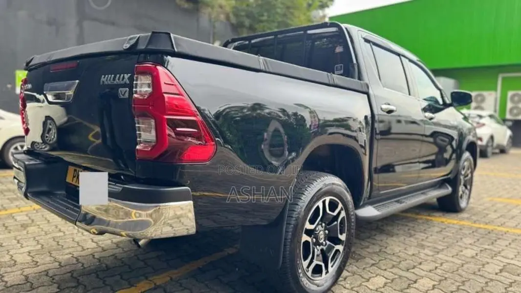 Toyota Hilux V Grade 2025 Pickup (Used)