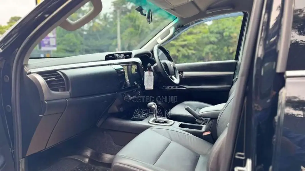 Toyota Hilux V Grade 2025 Pickup (Used)